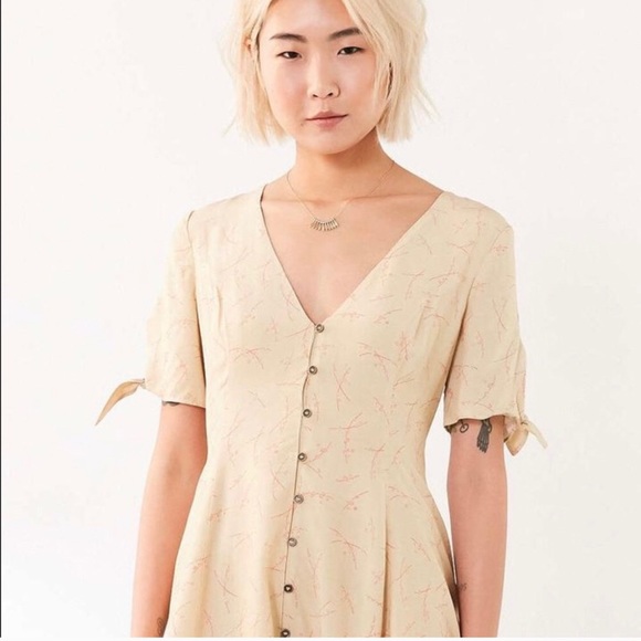 Urban Outfitters Dresses & Skirts - ❌SOLD❌ Kimchi Blue Tie Sleeve Mini Dress
